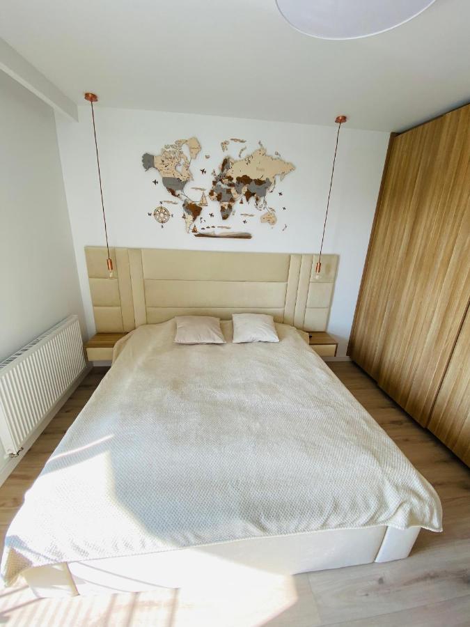 Luxury White Apartment In Park Lotnikow Kraków Exteriör bild