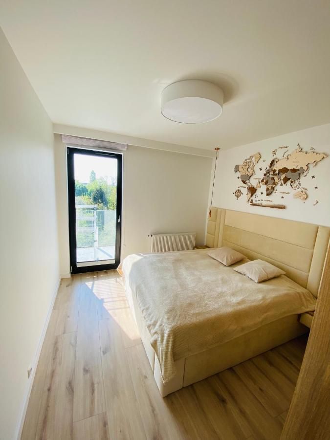 Luxury White Apartment In Park Lotnikow Kraków Exteriör bild