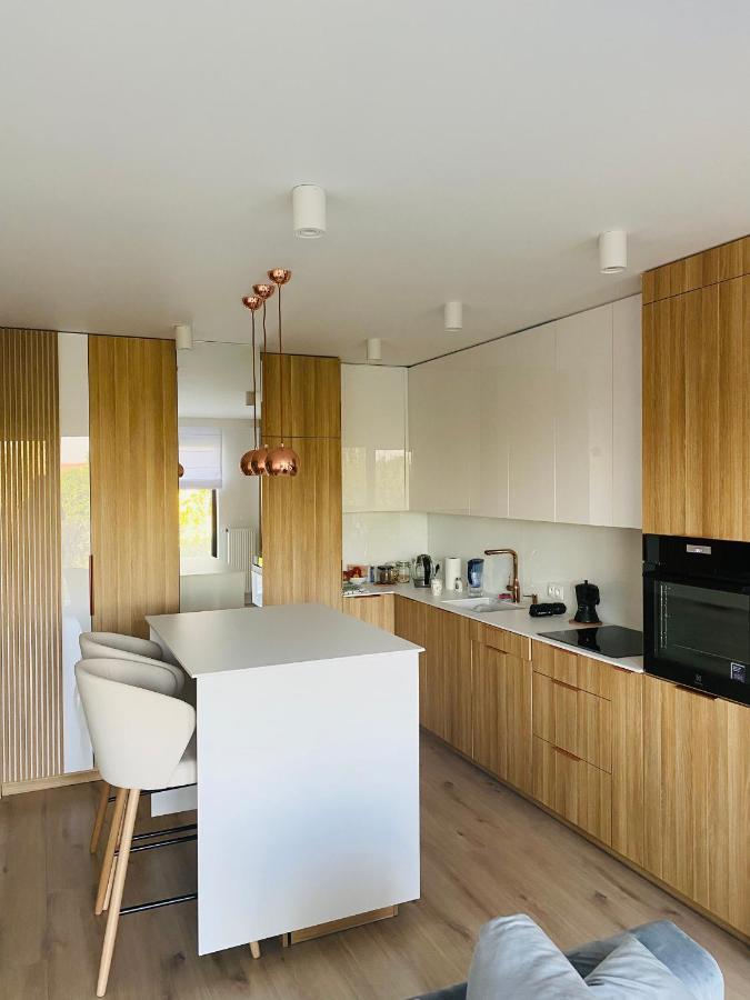 Luxury White Apartment In Park Lotnikow Kraków Exteriör bild