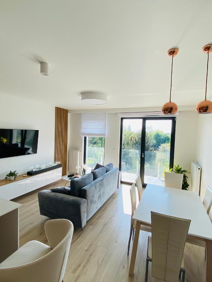 Luxury White Apartment In Park Lotnikow Kraków Exteriör bild